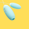 Vibrador bullet Kistoy Miss VV em outro ângulo, azul claro, com controle por fio – Vibre+